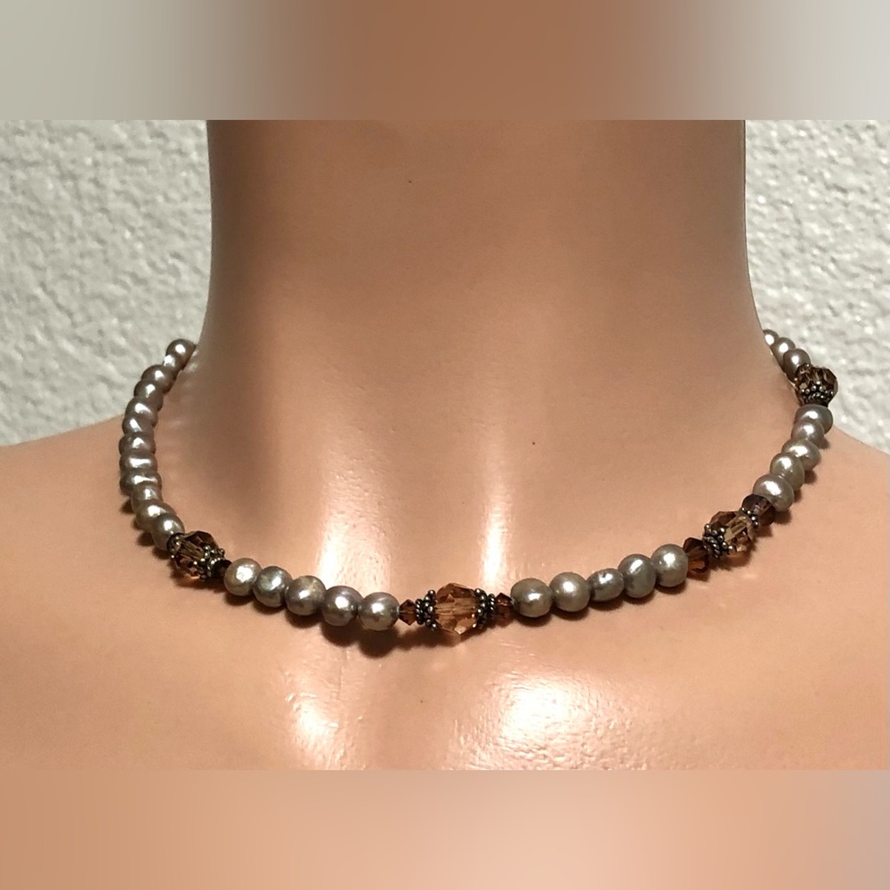 Elegant Pearl and Crystal Necklace